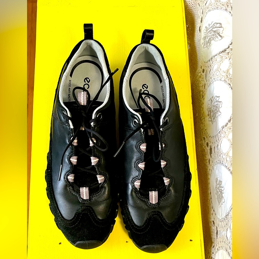 Black Ecco womens leather and suede sneaker shoe size 39. Never worn, like new.